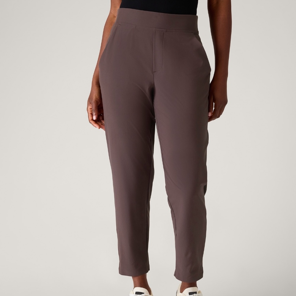 Athleta Cropped Ankle Pants in Taupe